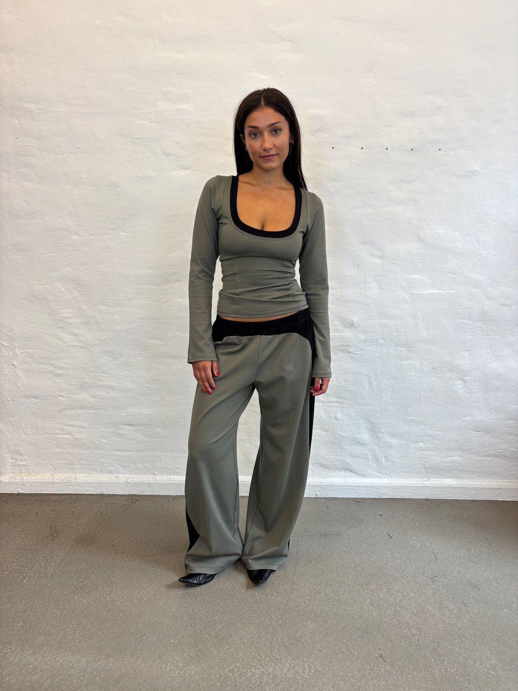 TRACK PANTS OLIVE GREEN