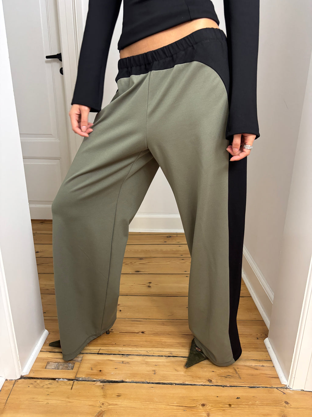 TRACK PANTS OLIVE GREEN